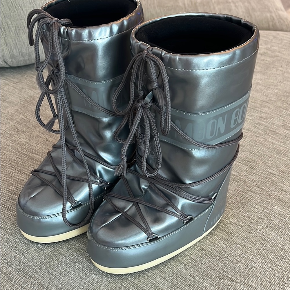 Moon Boot Gray Winter Rain Boots with Insulated Design